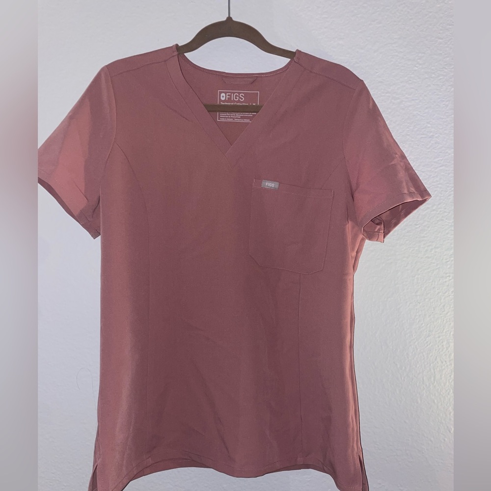 Mineral mauve Figs scrub top.